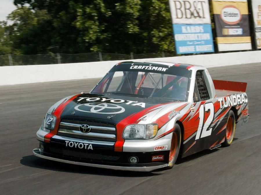  Toyota Tundra NASCAR Craftsman Series Truck by TRD 2004 года  (фото 2 из 12)